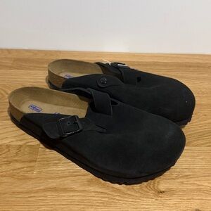 Birkenstock Boston size 9 Black Suede Clogs with Buckle